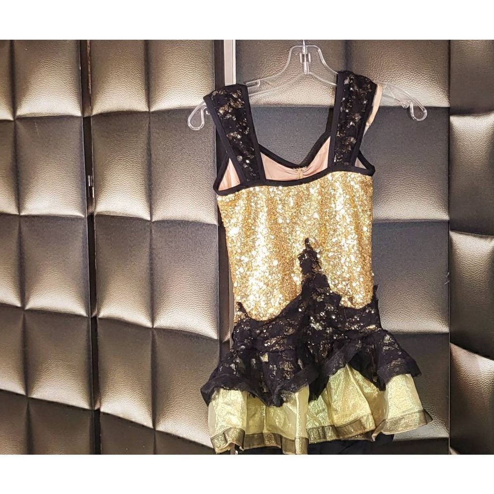 Dance costume   - Picture 2 of 3